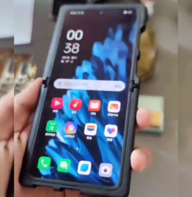 OPPO翻盖折叠手机工程机曝光，搭载天玑9000+处理器-第1张图片-科技快讯