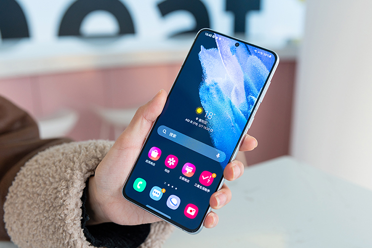 三星Galaxy S22系列或依旧是挖孔造型 不采用屏下前摄方案-第1张图片-科技快讯