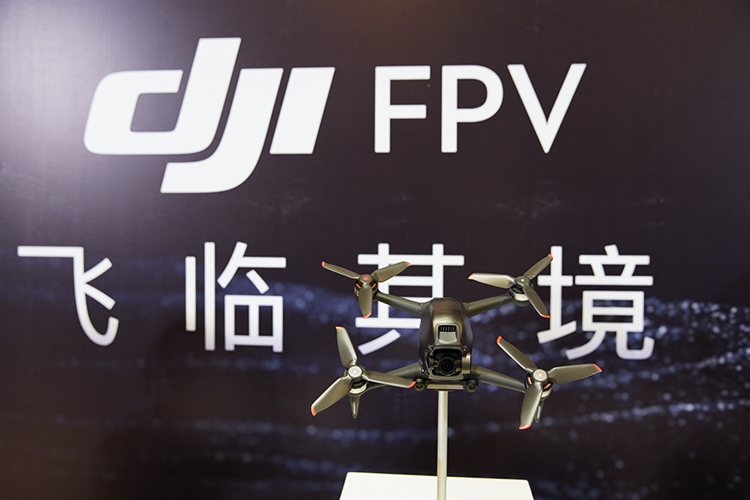 飞临其境享受沉浸航拍体验 大疆正式发布DJI FPV无人机-第1张图片-科技快讯