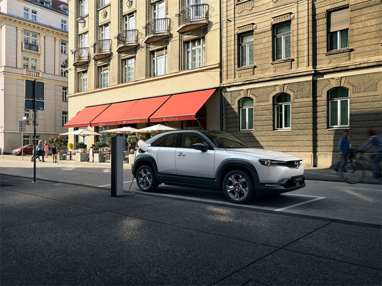 外媒评价马自达首款纯电SUV MX-30EV：将会被淘汰-第6张图片-科技快讯