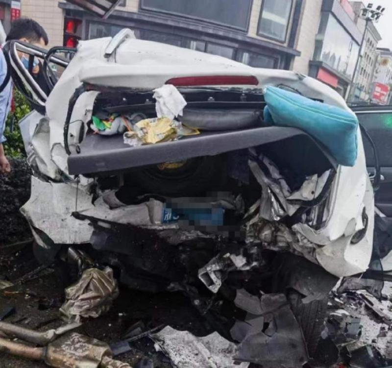 浙江台州特斯拉Model Y失控连撞多车，致2死1伤-第4张图片-科技快讯