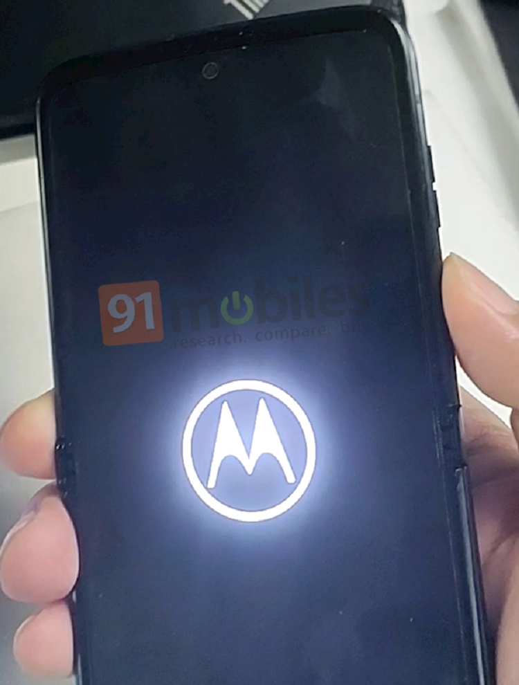 摩托罗拉Razr3折叠屏新机曝光，上下翻盖设计，将于夏天发布-第2张图片-科技快讯