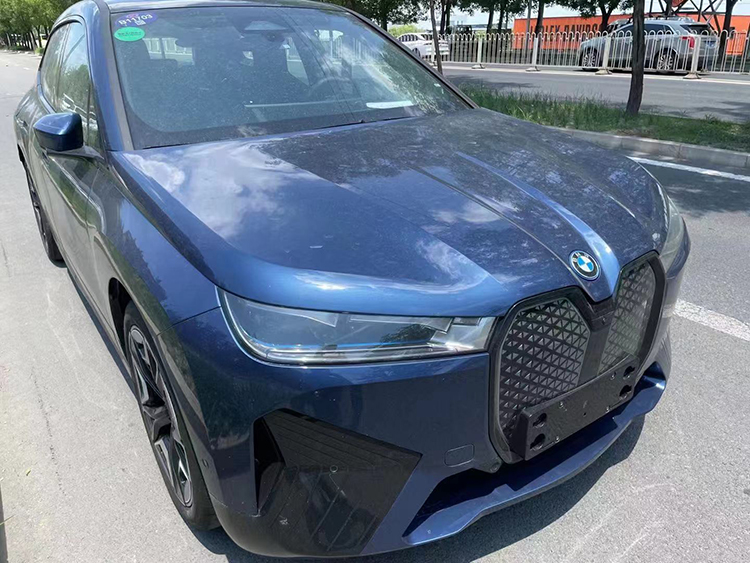 宝马电动旗舰SUV iX国内4S店实拍-第3张图片-科技快讯