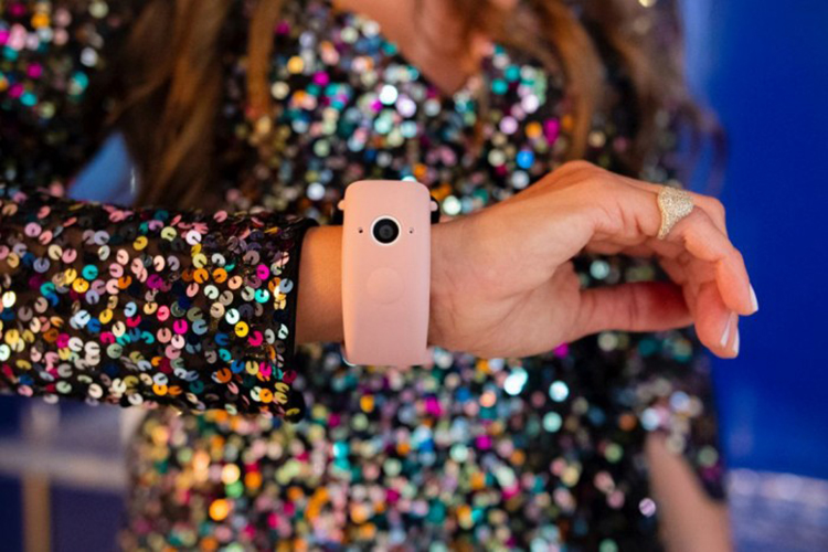 Wristcam发布双摄智能手表表带 可让Apple Watch实现拍照功能-第3张图片-科技快讯
