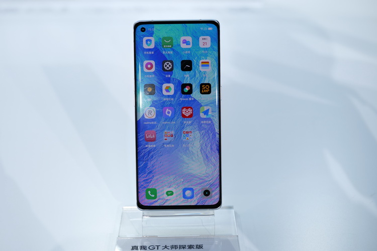 realme真我GT大师系列发布 旅行箱风格&amp;街拍能手-第10张图片-科技快讯