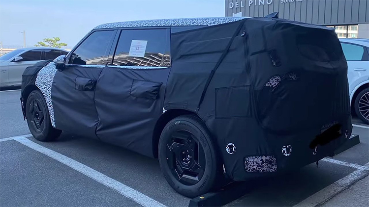 起亚EV9内饰谍照曝光：定位中大型SUV 预计2023年上市-第5张图片-科技快讯