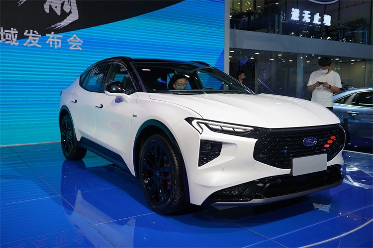 2021成都车展丨长安福特新老成员齐亮相，除了Mach-E和EVOS还有三缸-第2张图片-科技快讯