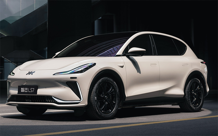 智己LS7两款新增车型上市：搭载全程AI舱 28.98万元起-第1张图片-科技快讯