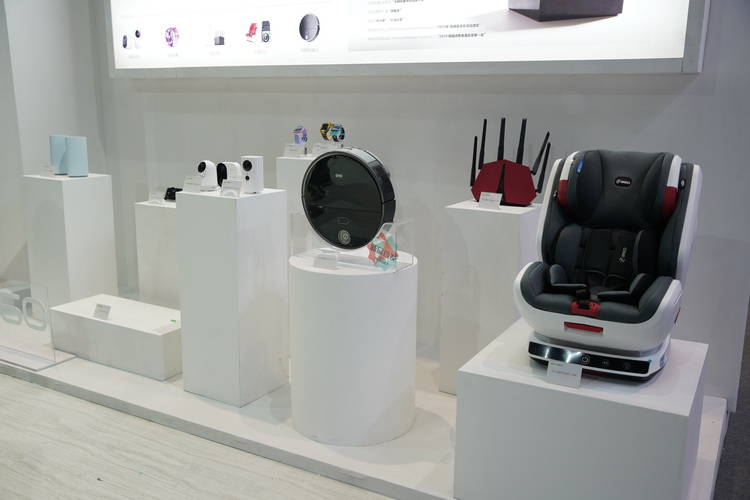 AWE2021 | 360智慧生活亮相 展示扫地机器人、安防、穿戴多类产品-第8张图片-科技快讯