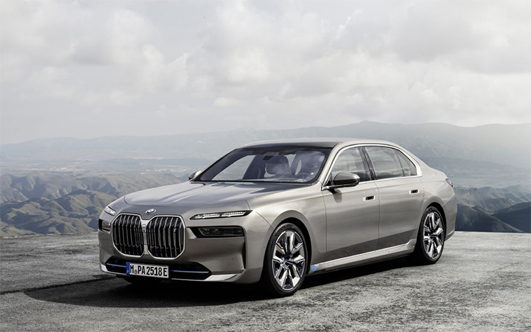全新BMW 7系及i7全球首发：宝马旗舰迈入纯电动时代 续航超600km-第1张图片-科技快讯