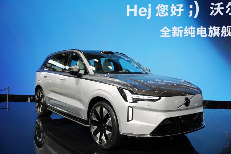 2023上海车展丨纯电旗舰SUV沃尔沃EX90首次亮相，续航里程可达650公里-第3张图片-科技快讯
