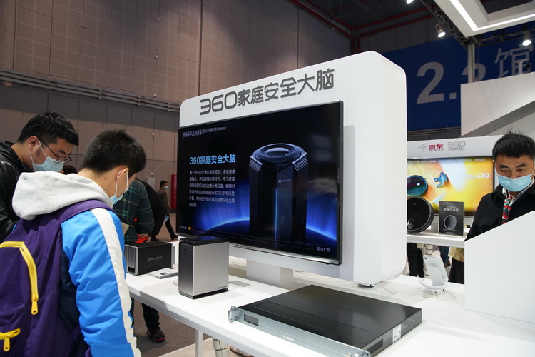 AWE2021 | 360智慧生活亮相 展示扫地机器人、安防、穿戴多类产品-第5张图片-科技快讯