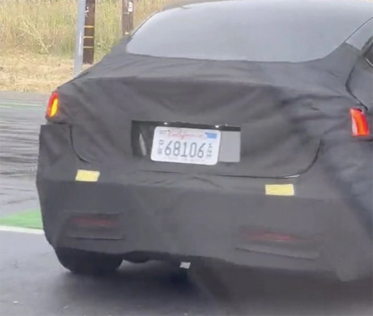 新款特斯拉Model 3谍照再次曝光 尾部加装了扩散器-第4张图片-科技快讯