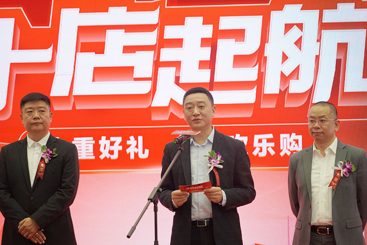 上海科大讯飞直营店开业，双屏翻译机等产品亮相，聚焦AI办公与AI学习赛道-第2张图片-科技快讯