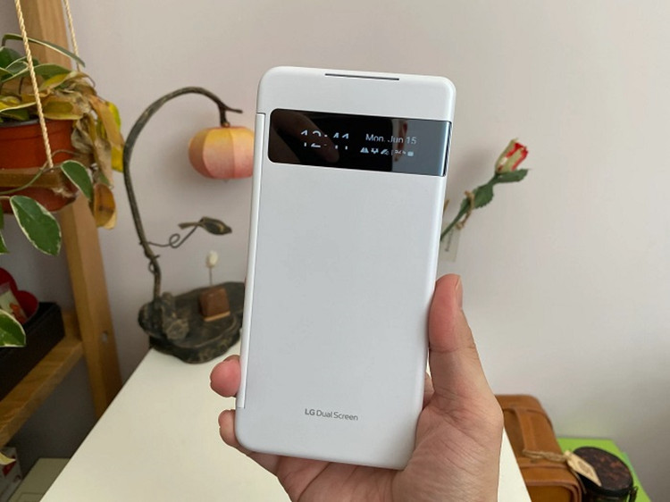 LG Velvet双屏配件曝光 薄似手机壳 仅重127克-第2张图片-科技快讯