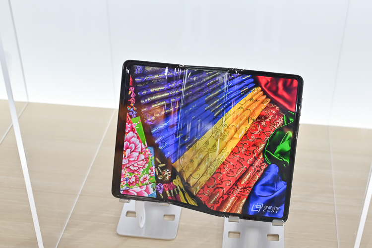 2021MWC | 折叠屏手机即将爆发？TCL华星光电展示众多柔性显示技术-第3张图片-科技快讯