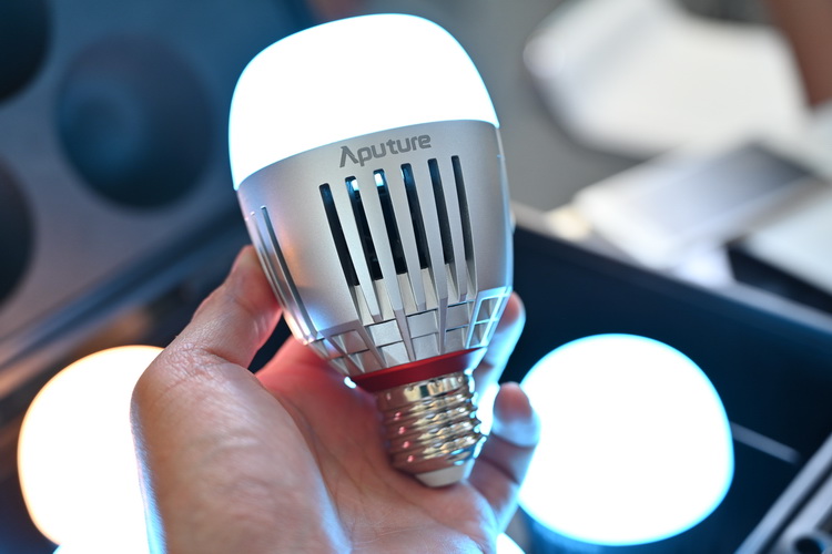 2021P&amp;E | 从灯泡到直播用LED灯 爱图仕展示多款产品-第4张图片-科技快讯