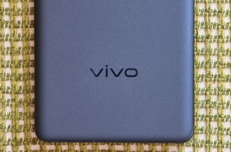 vivo新款中低端手机完成入网申请 支持44W充电内置5880mAh大电池-第1张图片-科技快讯