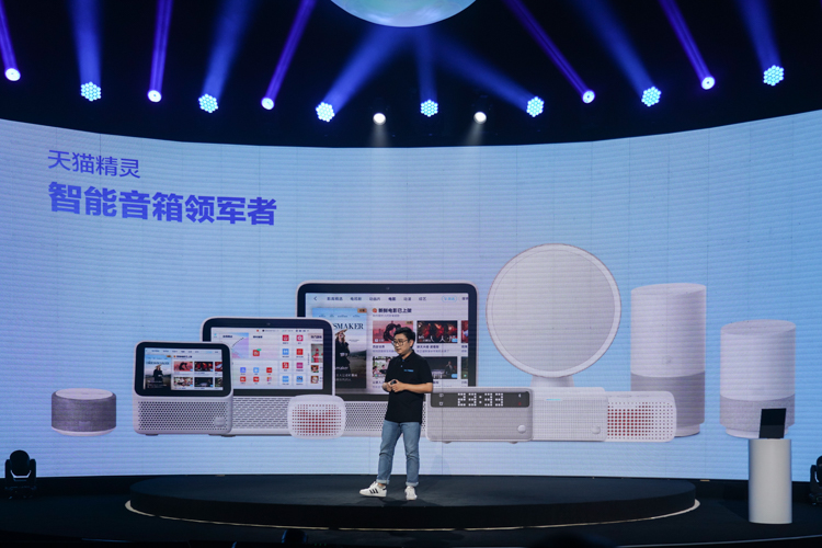 天猫精灵V10发布：搭载800万像素摄像头，首发价999元-第1张图片-科技快讯
