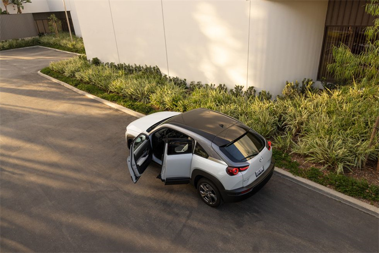 外媒评价马自达首款纯电SUV MX-30EV：将会被淘汰-第1张图片-科技快讯