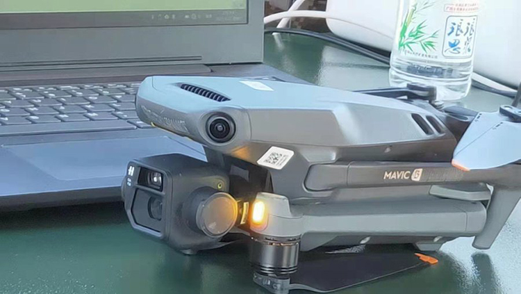 疑似大疆Mavic 3实物照曝光 确认双摄设计续航或可长达46分钟-第1张图片-科技快讯