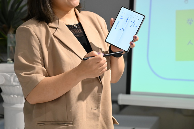 三星Galaxy Z Fold3、Flip3亮相快闪店 手表、耳机同时现身-第5张图片-科技快讯