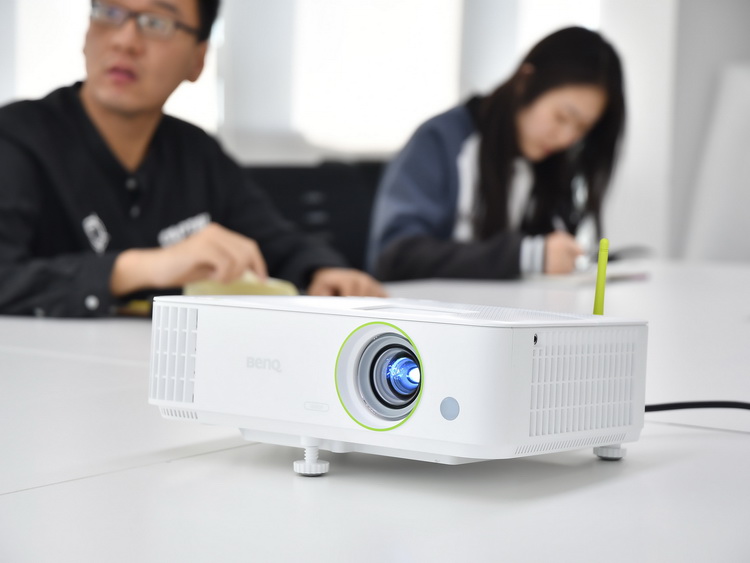 明基智能商务投影机E582上市 双频双WiFi 连接更强劲-第1张图片-科技快讯