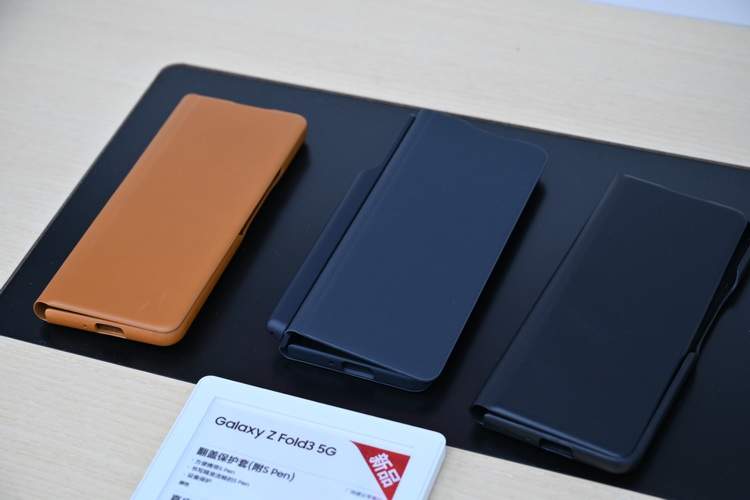 三星Galaxy Z Fold3、Flip3亮相快闪店 手表、耳机同时现身-第6张图片-科技快讯