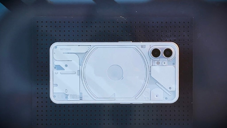 ​Nothing Phone 1真机外观曝光 直角边框透明后盖并加入LED灯条-第3张图片-科技快讯