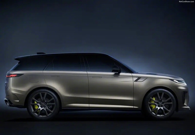 4.4T V8发动机+48V轻混 全新路虎揽胜运动版SV亮相-第2张图片-科技快讯