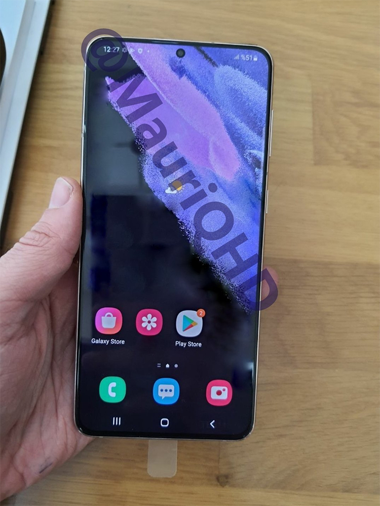 三星Galaxy S21+最新真机图曝光：正面窄边框 直屏设计-第4张图片-科技快讯