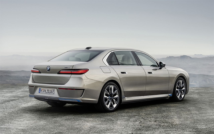 全新BMW 7系及i7全球首发：宝马旗舰迈入纯电动时代 续航超600km-第3张图片-科技快讯