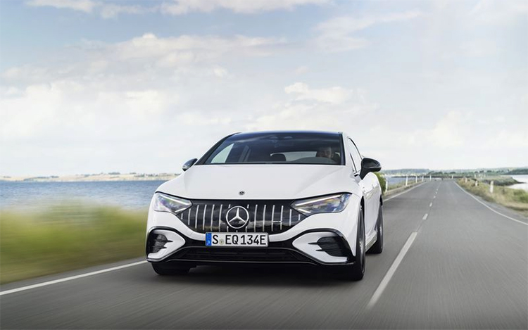 梅赛德斯-AMG EQE官图发布：性能提升 支持快充-第1张图片-科技快讯