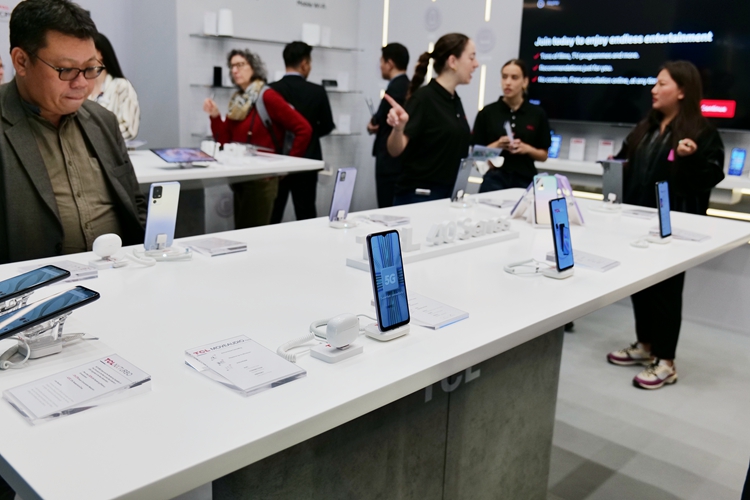 MWC2023 | TCL 40系列再添3款新机，加速5G手机普及，同时发布护眼新平板-第19张图片-科技快讯