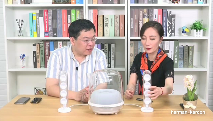 全新升级哈曼卡顿SoundSticks 4音箱：梦幻水晶造型 震撼音乐体验-第1张图片-科技快讯