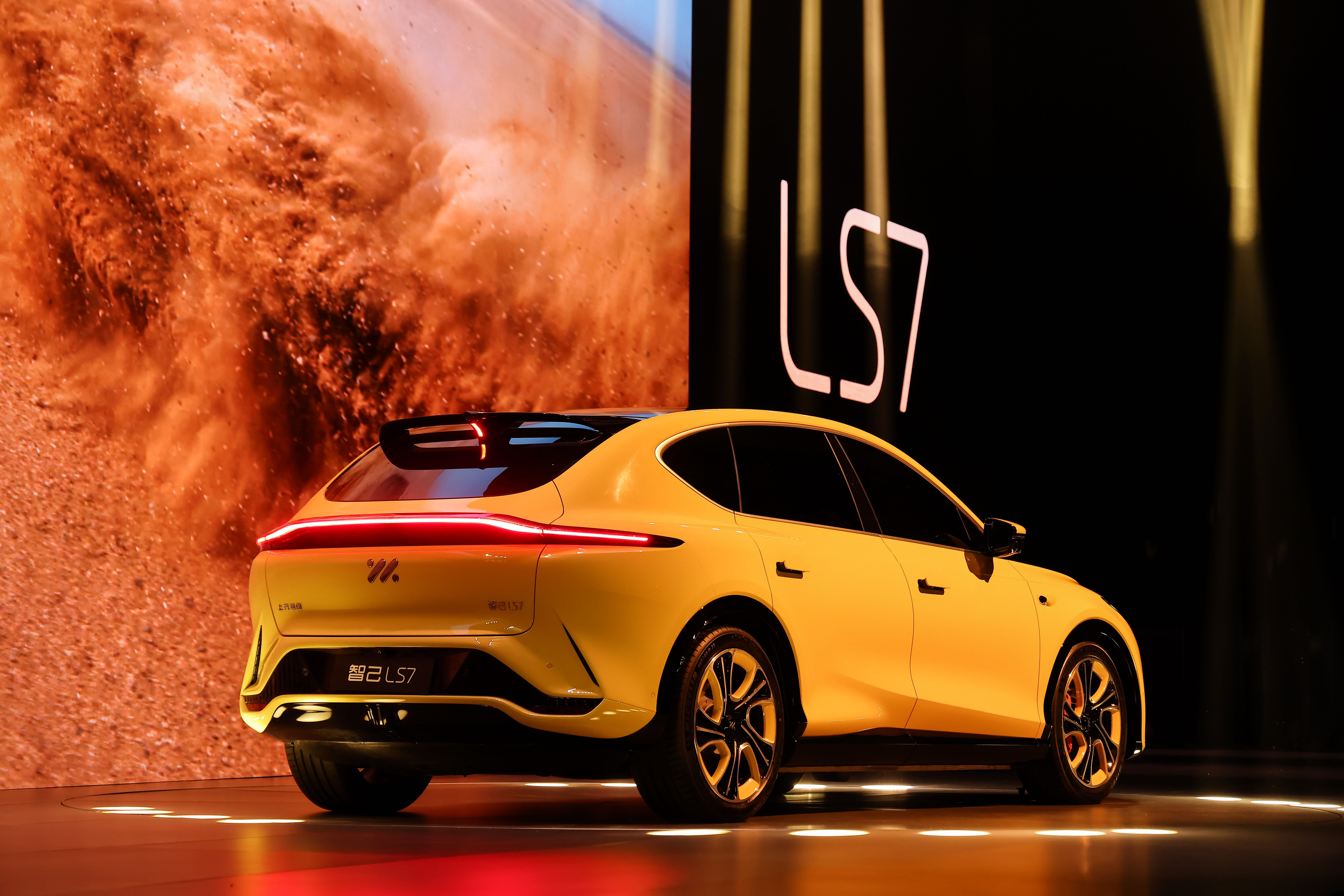 智己LS7开启预售，35万元起，定位中大型豪华SUV，明年2月上市-第7张图片-科技快讯
