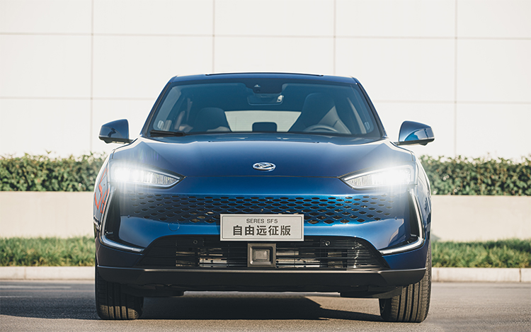 赛力斯SF5自由远征版上市：首发华为电驱动系统 续航里程突破1000km+-第1张图片-科技快讯