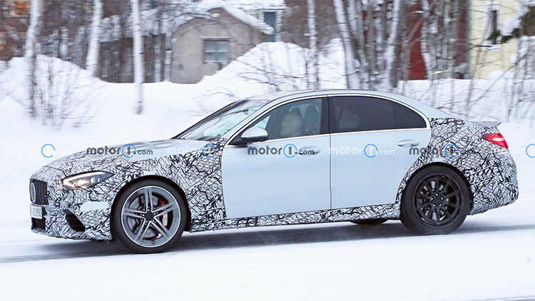 全新梅赛德斯-AMG C63测试谍照曝光：更大功率超480kW 预计下半年正式亮相-第2张图片-科技快讯