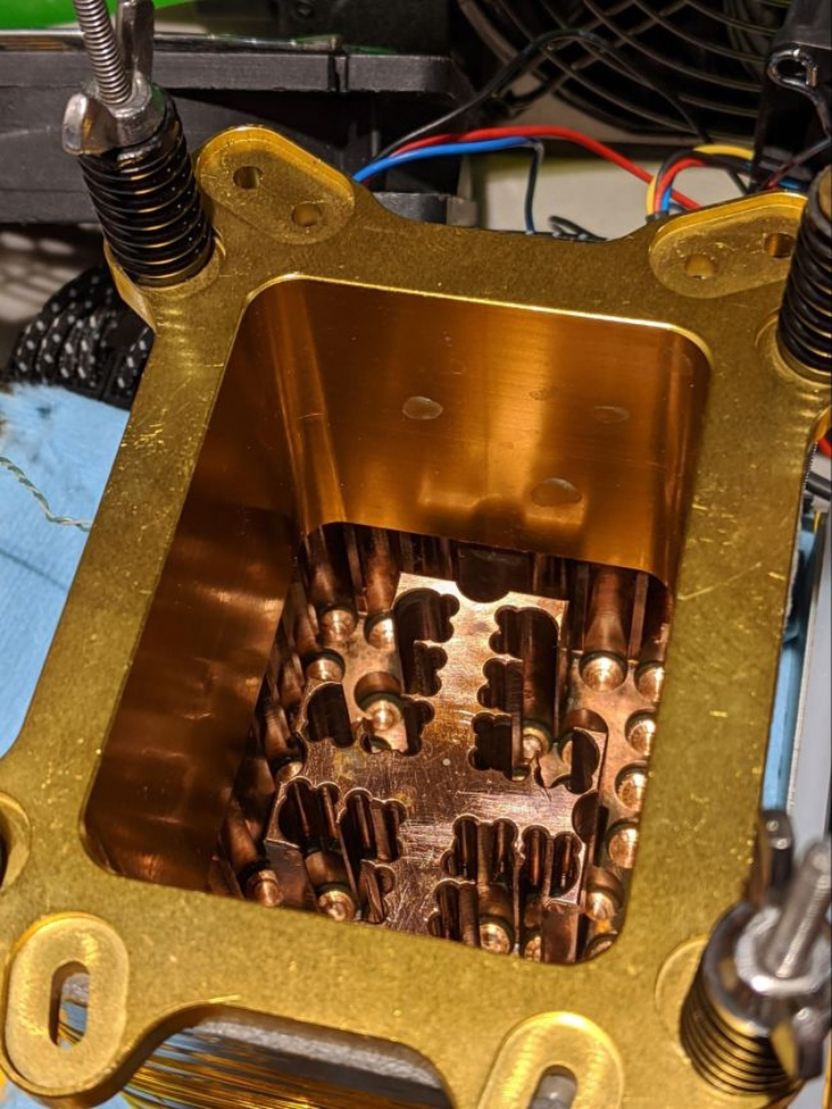 距离超频10G又近了一步 英特尔i9-10900K液氮超频至7GHz-第2张图片-科技快讯