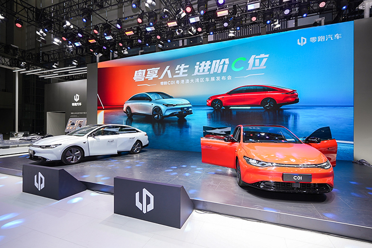 零跑C01现身2022粤港澳大湾区车展 全球首款搭载CTC技术量产车型-第5张图片-科技快讯