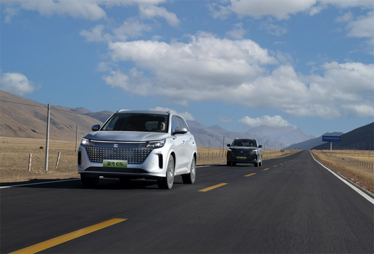 赛力斯蓝电 E5开启预售：定位中型SUV 13.99万元起-第4张图片-科技快讯