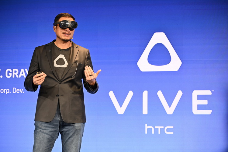 HTC VIVE XR精英套装首次亮相 中国内地预定客户优先于欧美发货-第1张图片-科技快讯