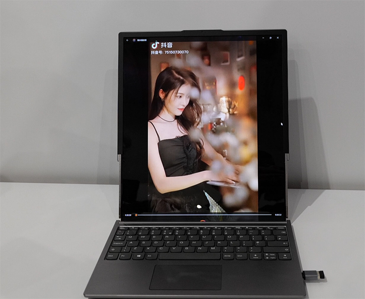 MWC2023 | 联想展示卷轴屏手机与笔记本概念产品 探索屏幕延展新用途-第3张图片-科技快讯
