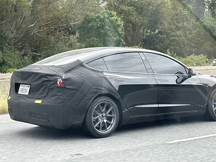 新款特斯拉Model 3谍照再次曝光 尾部加装了扩散器-第2张图片-科技快讯