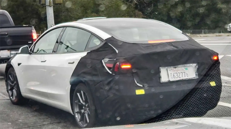 新款特斯拉Model 3测试谍照曝光 预计2023年第三季度投产-第1张图片-科技快讯