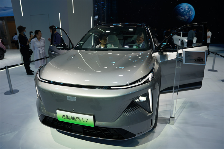2023上海车展丨吉利银河L7"智爱座舱"大放异彩-第2张图片-科技快讯