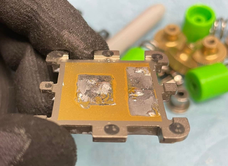 AMD锐龙7000处理器成功开盖：继续采用钎焊散热-第1张图片-科技快讯