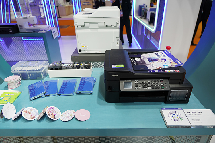 CIIE2020 |  兄弟产品列阵进博会 展区现场竞相争奇斗艳-第3张图片-科技快讯