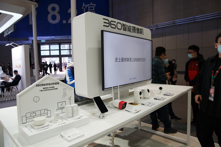 AWE2021 | 360智慧生活亮相 展示扫地机器人、安防、穿戴多类产品-第6张图片-科技快讯