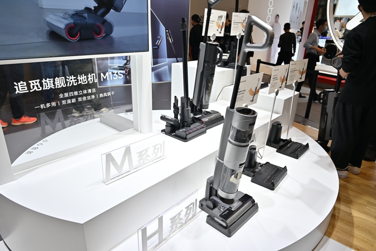 AWE2023 | 追觅发布旗舰X20 Pro扫地机器人，四足机器狗引众人围观-第8张图片-科技快讯